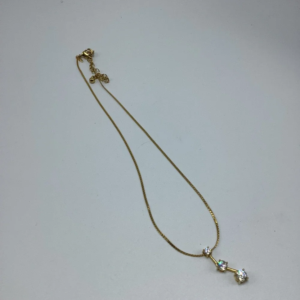 Avon Gold Tone Necklace w/ Three 3 Stone Crystal‎ Pendant